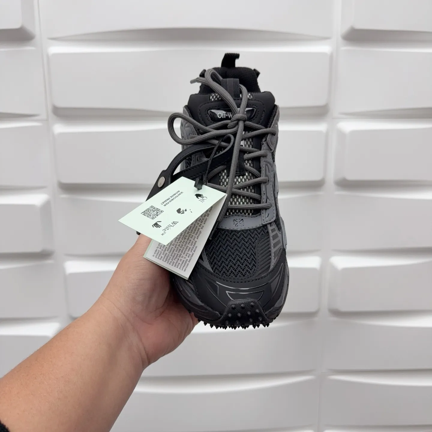 【off- white】P: 720💰Couple style👫, Size: 35-44 (Male 38.45.46 custom-made) High-quality version👊"Out of office" series original mold opening, original lasting, production process 1:1 original version ➰OFF GREY) OFF-WHITE Be Right Back Couple style👫Round toe lace-up arrow pattern low-top lifestyle casual shoes green. A running shoe called the "Be Right Back" sneaker. The design of this sneaker is inspired by Japanese sports aesthetics and craftsmanship, with running performance and principles at its core.